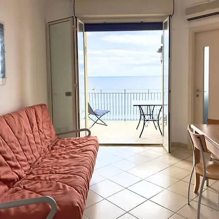Casa Andrea - Frontemare Con Terrazza Apartment *